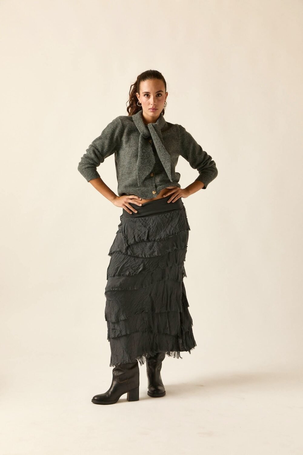Falda larga de volantes gris antracita