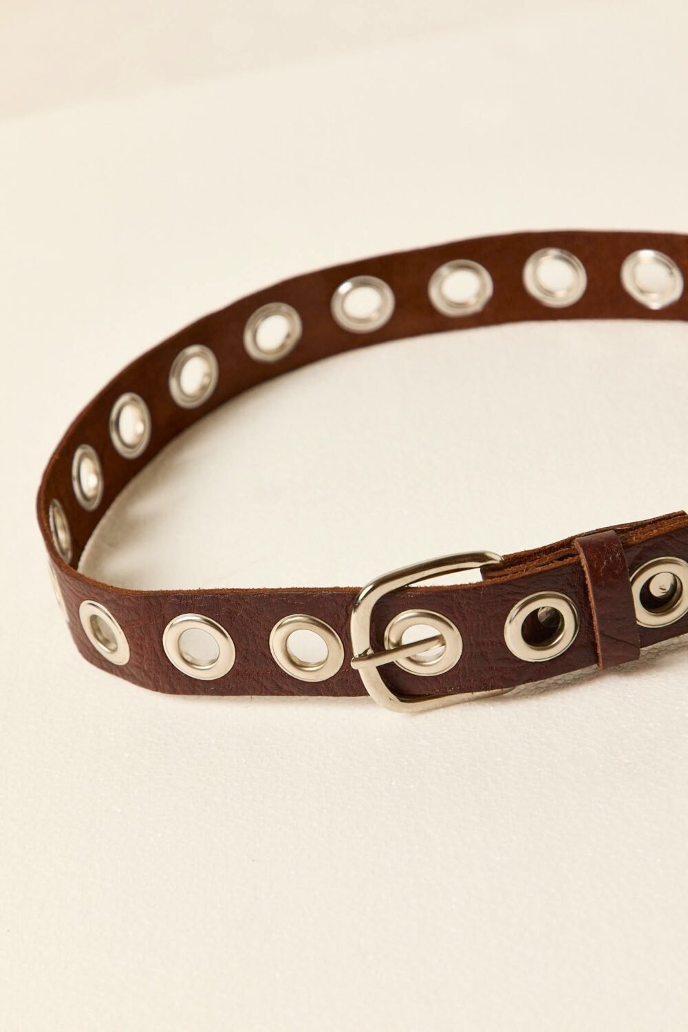 0C2560104Cinturon-arandelas-marron_2