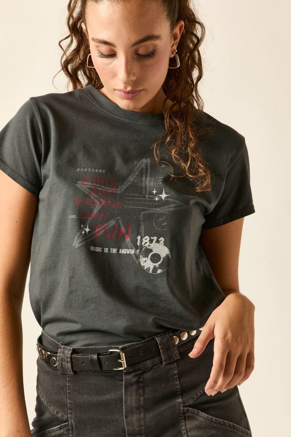 Camiseta gris antracita ilustración estrella