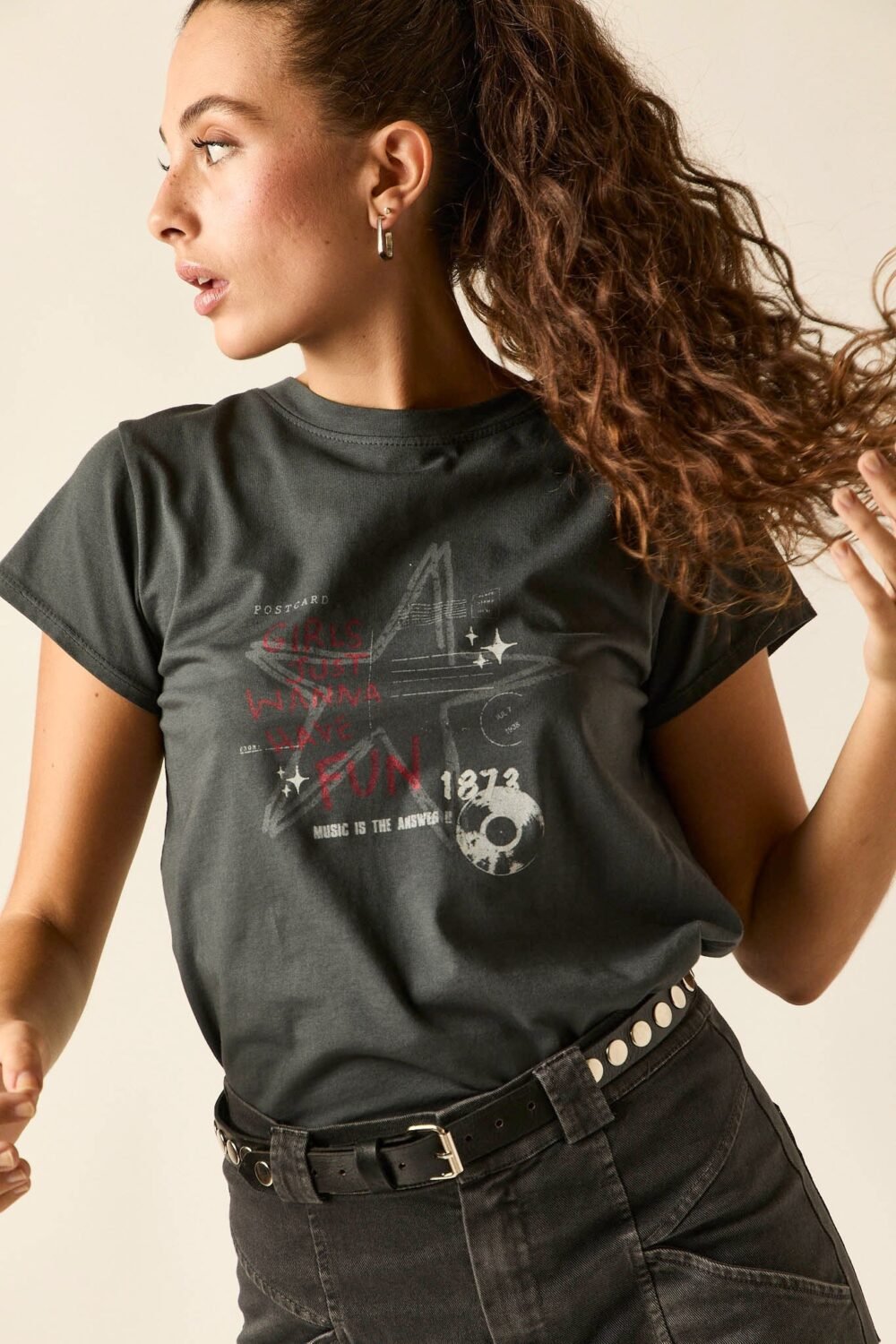 Camiseta gris antracita ilustración estrella