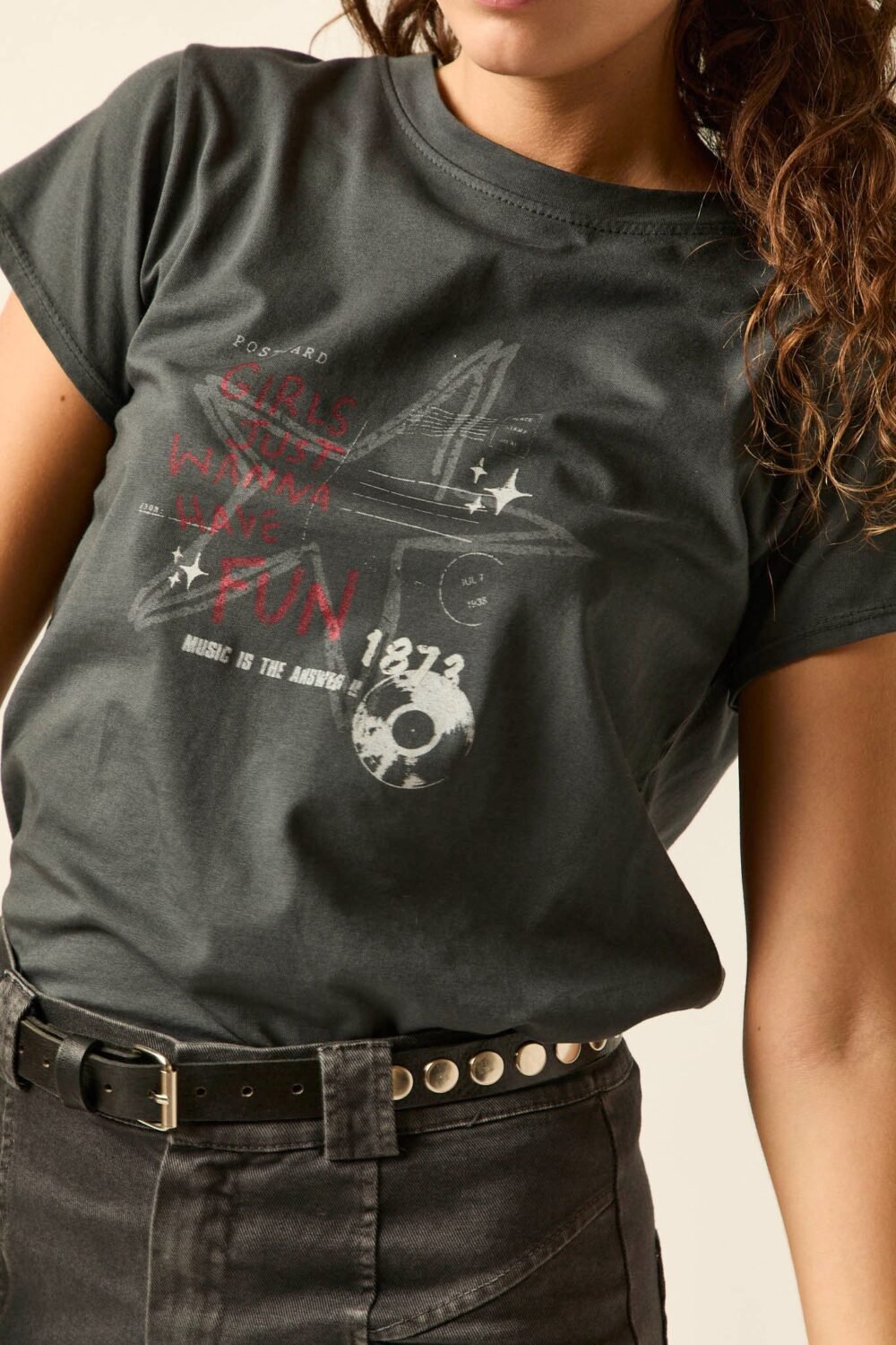 Camiseta gris antracita ilustración estrella