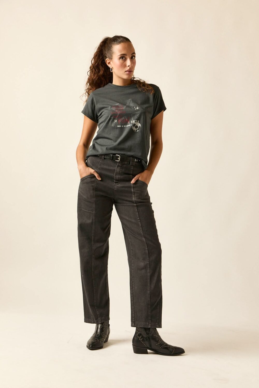 11253ES005-Camiseta-gris-dibujo-2