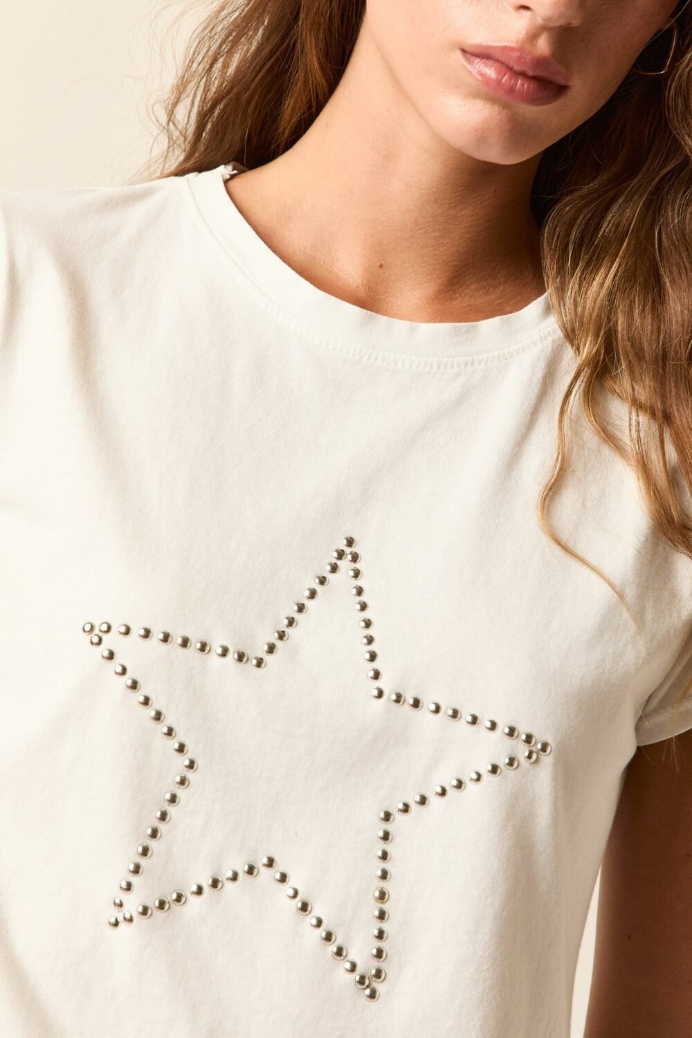 11253TA000camiseta-estrella-tachas_4