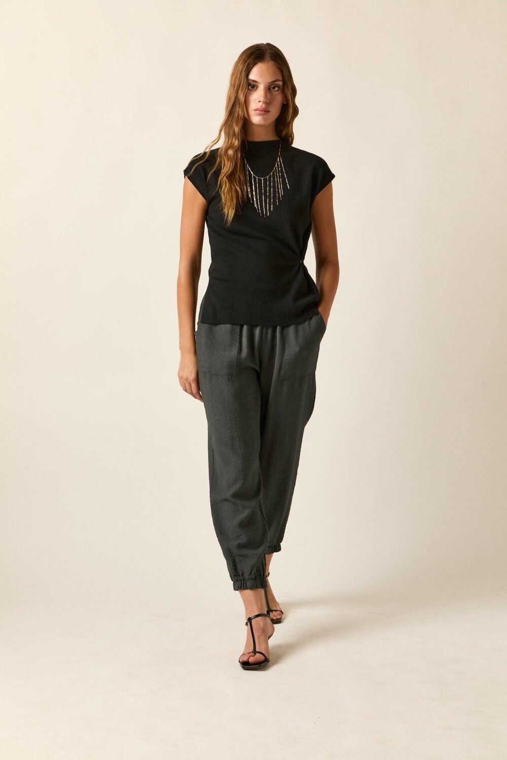 Pantalón bombacho liso gris antracita