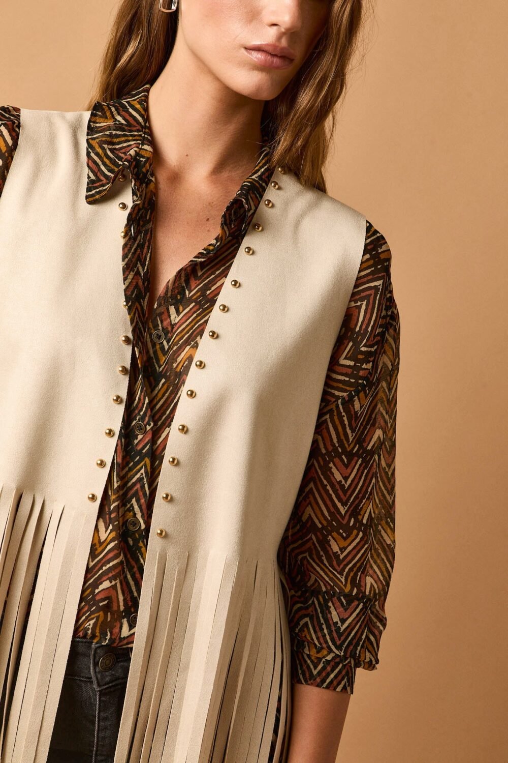 Vest flecos tachas beige