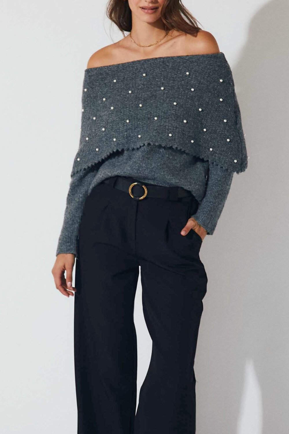 Pantalón pinzas cinturón negro