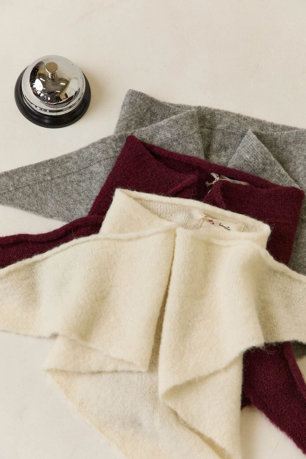 Pañuelo pico lana crudo