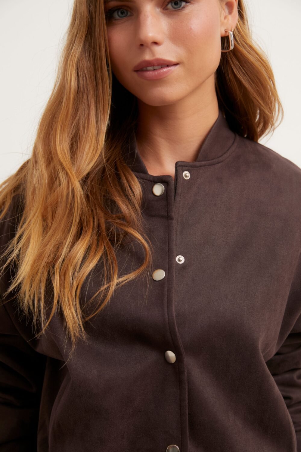 23492104-Bomber-efecto-ante-marron_7