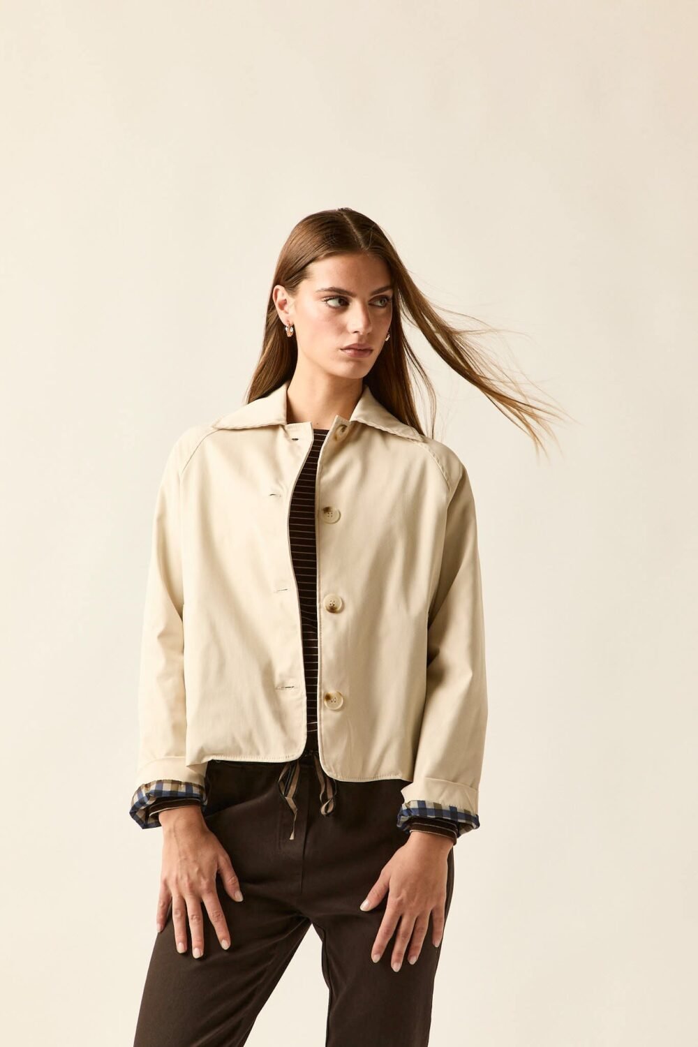 34571002-gabardina-corta-beige_6