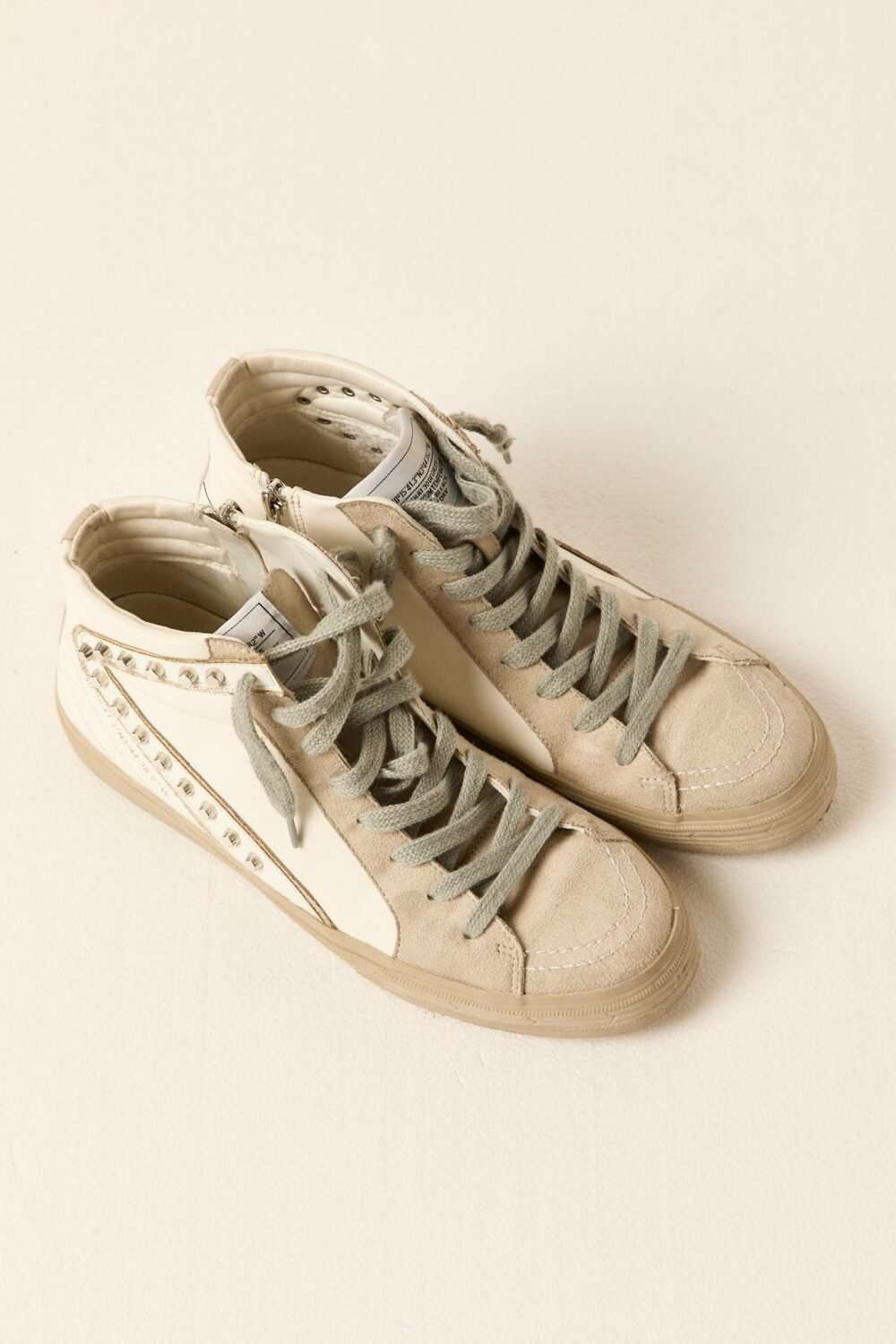 Zapatrend bota tachas blanca