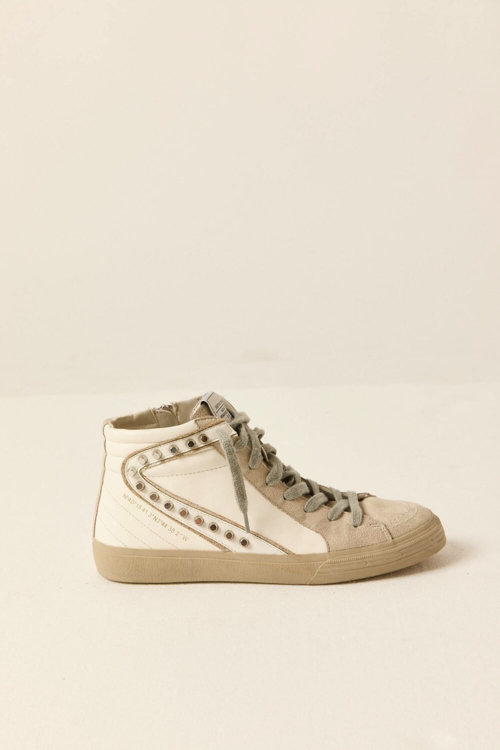 Zapatrend bota tachas blanca