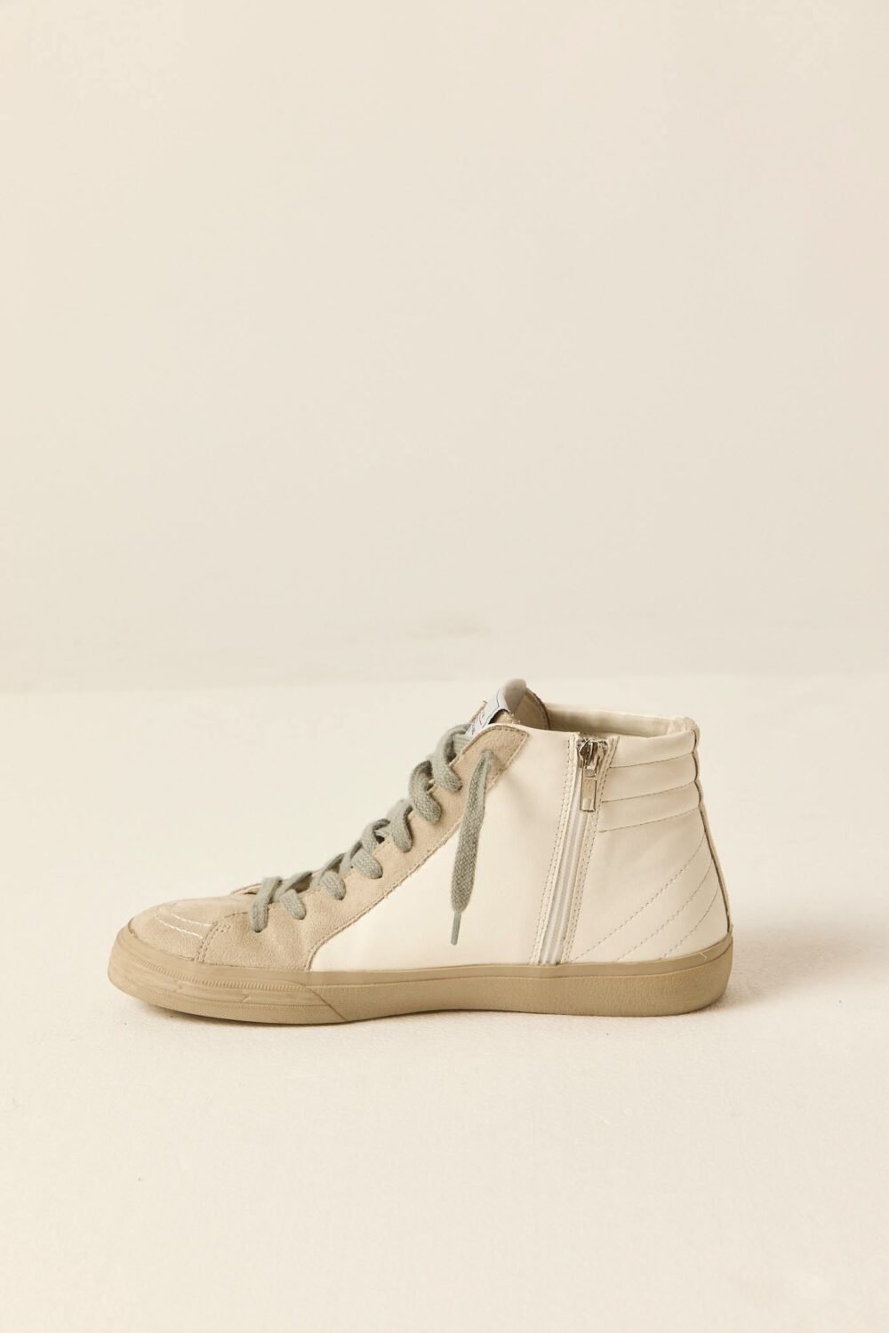 Zapatrend bota tachas blanca