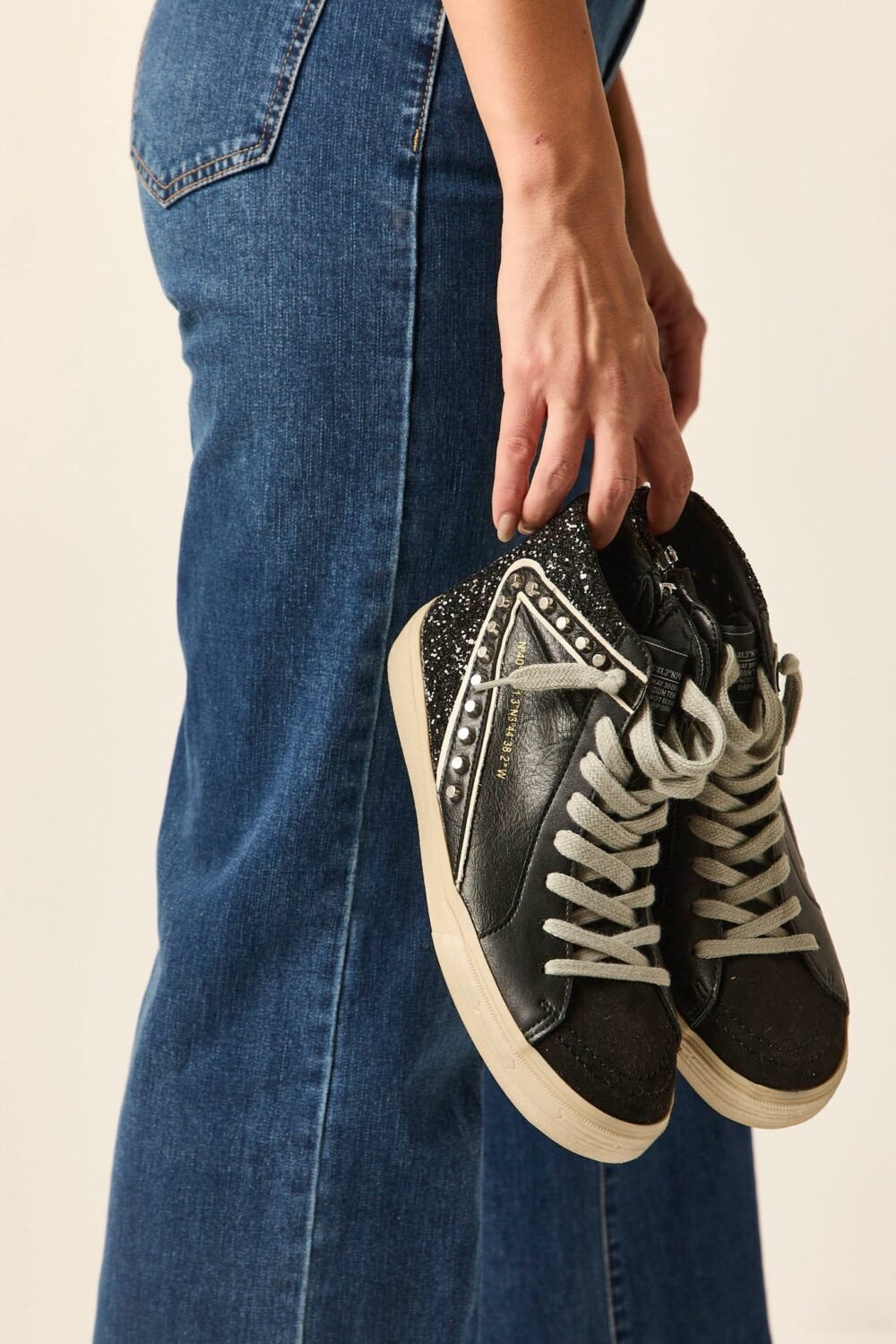 Zapatrend bota tachas negro