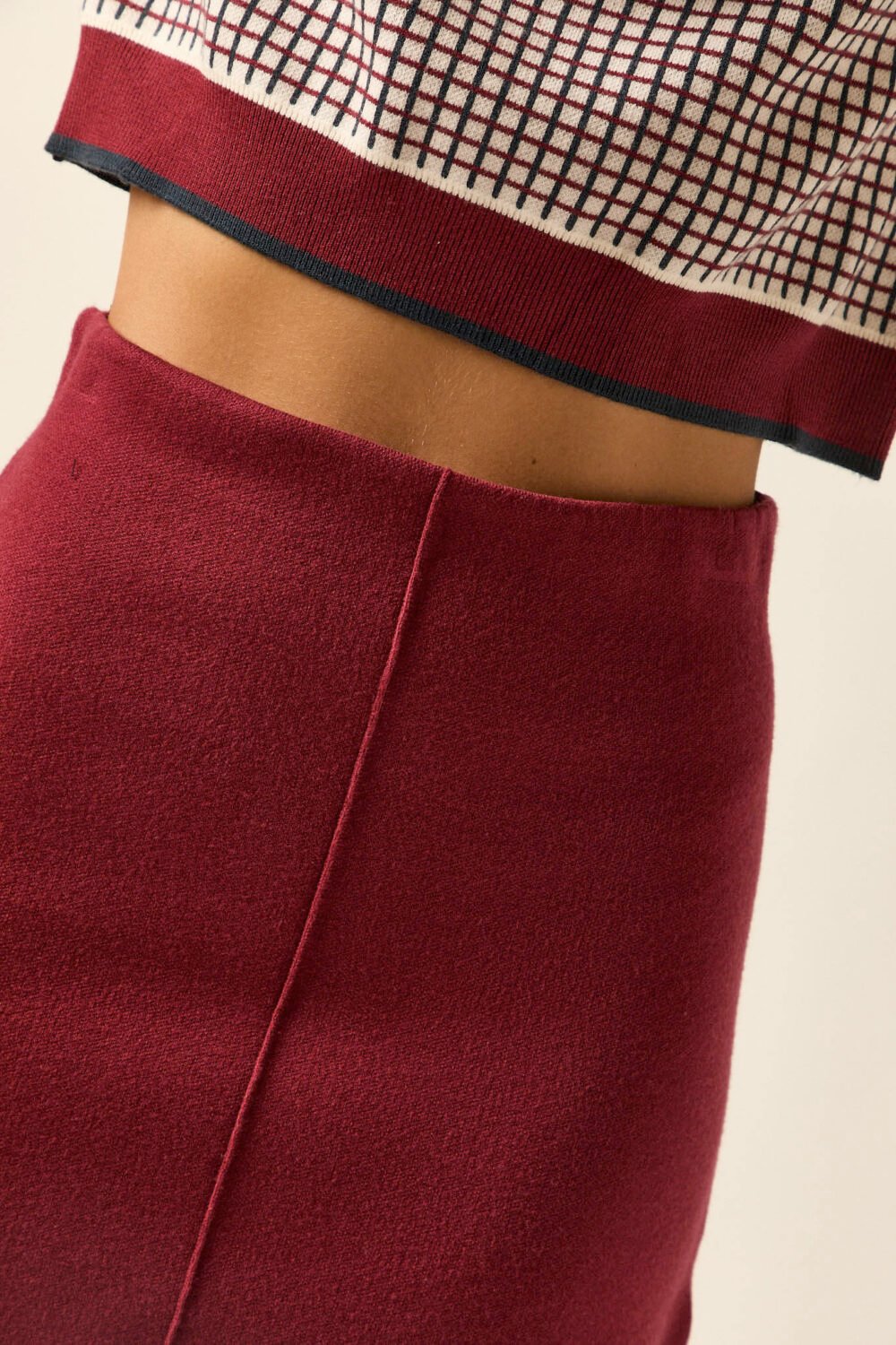 669MARA083Falda-mini-punto-vino_1