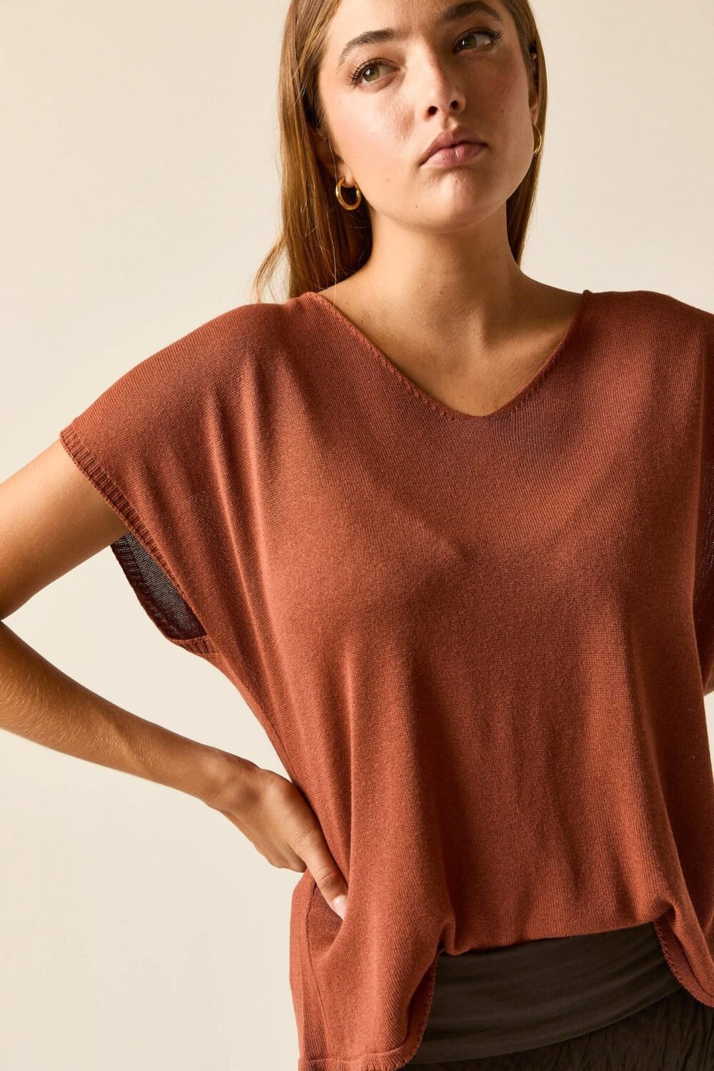 Jersey fino teja cuello pico