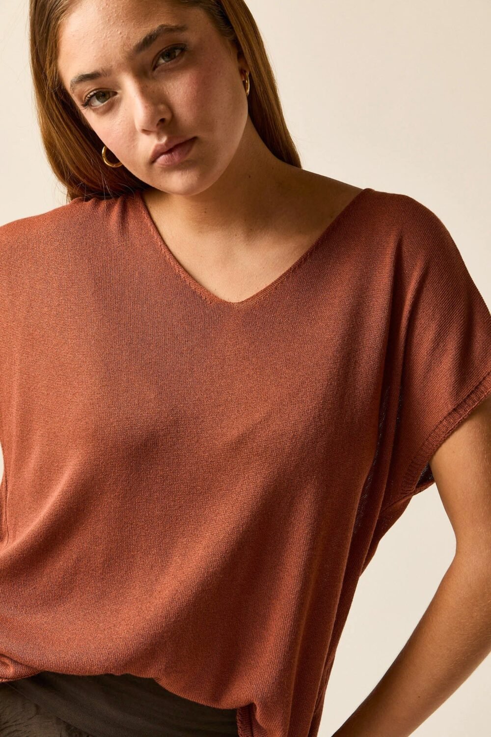 Jersey fino teja cuello pico