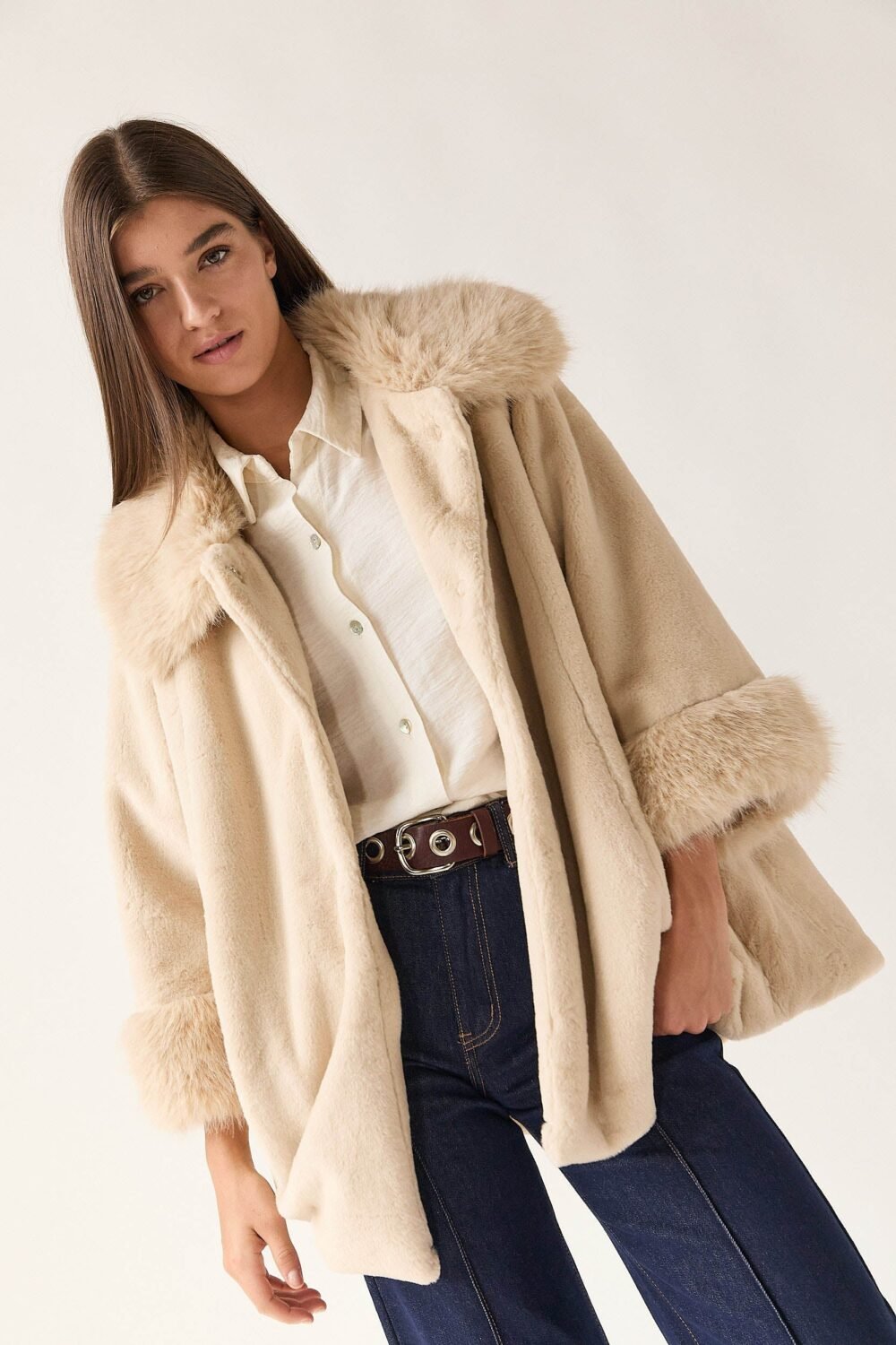 Shelter capa pelo beige