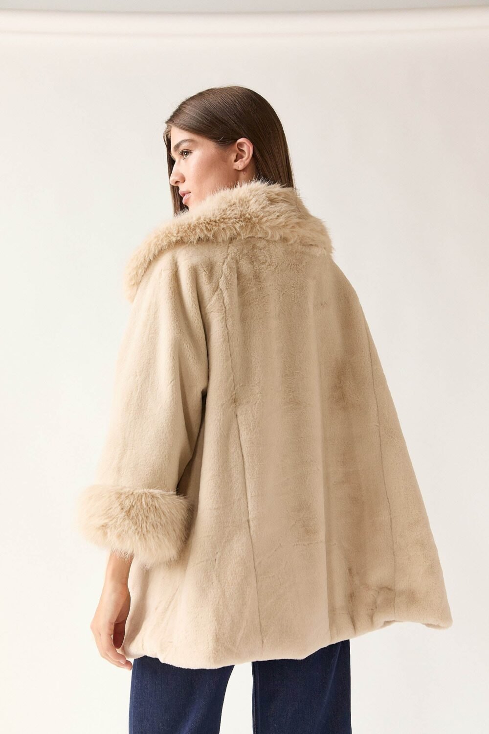 Shelter capa pelo beige