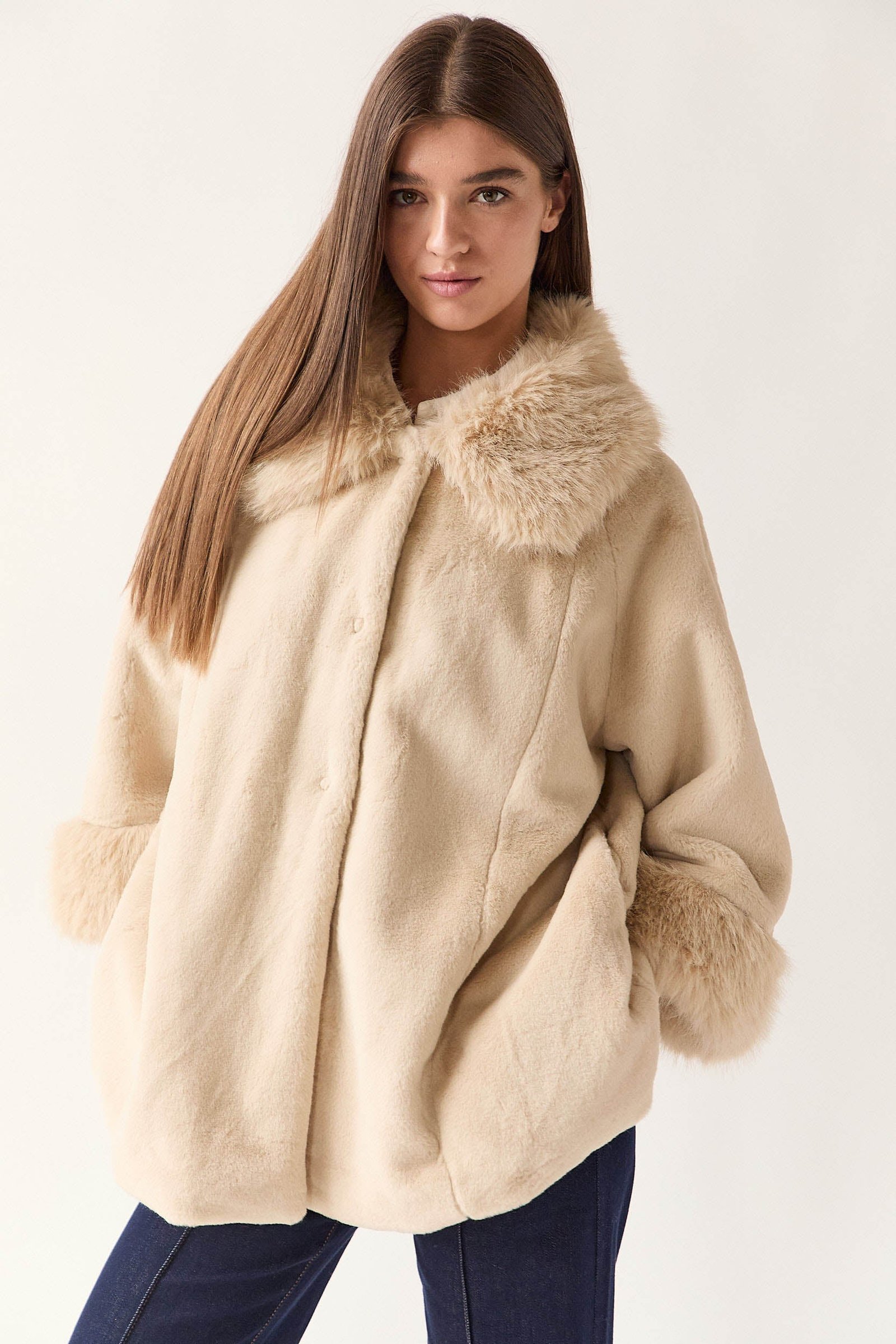 Shelter capa pelo beige