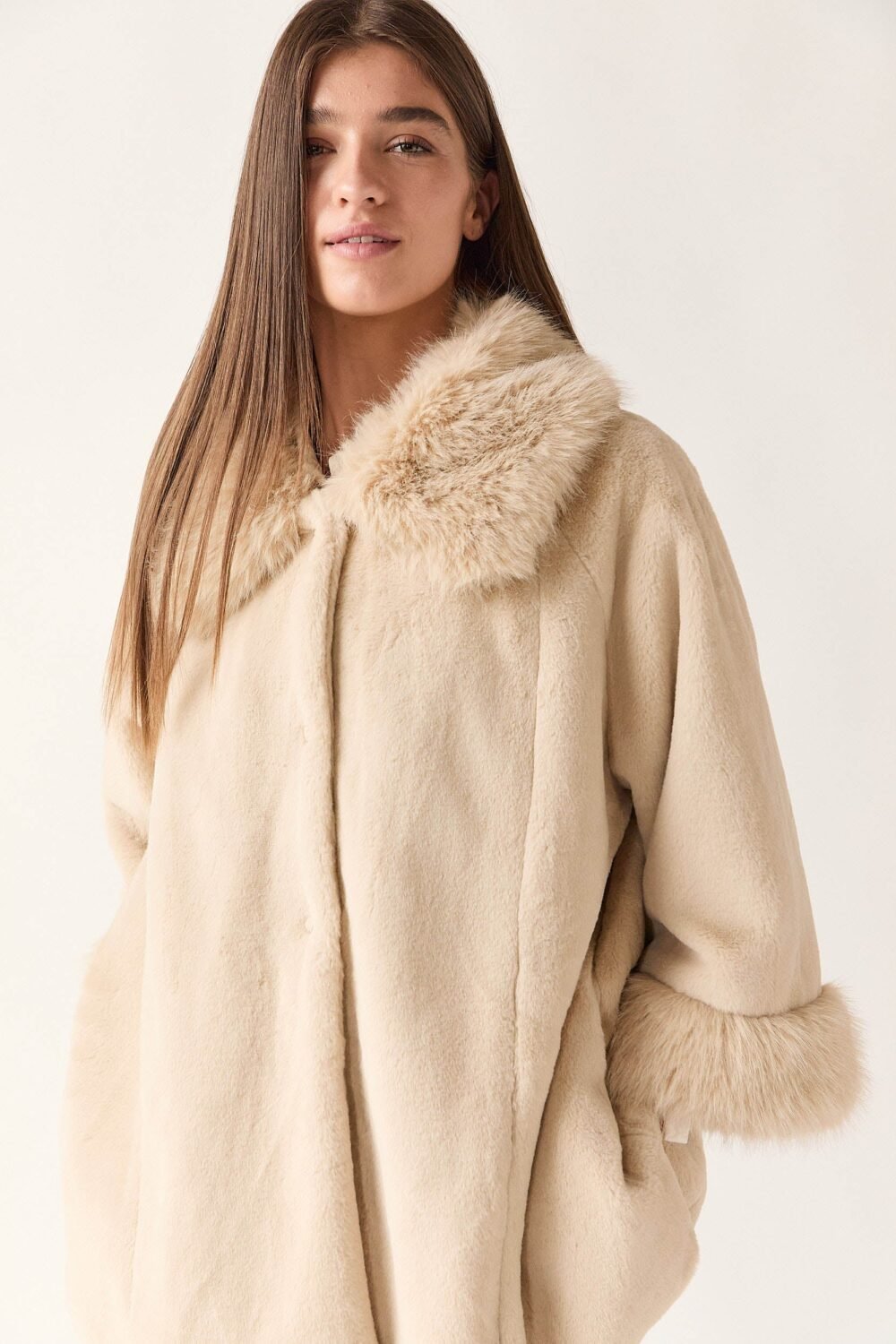 Shelter capa pelo beige