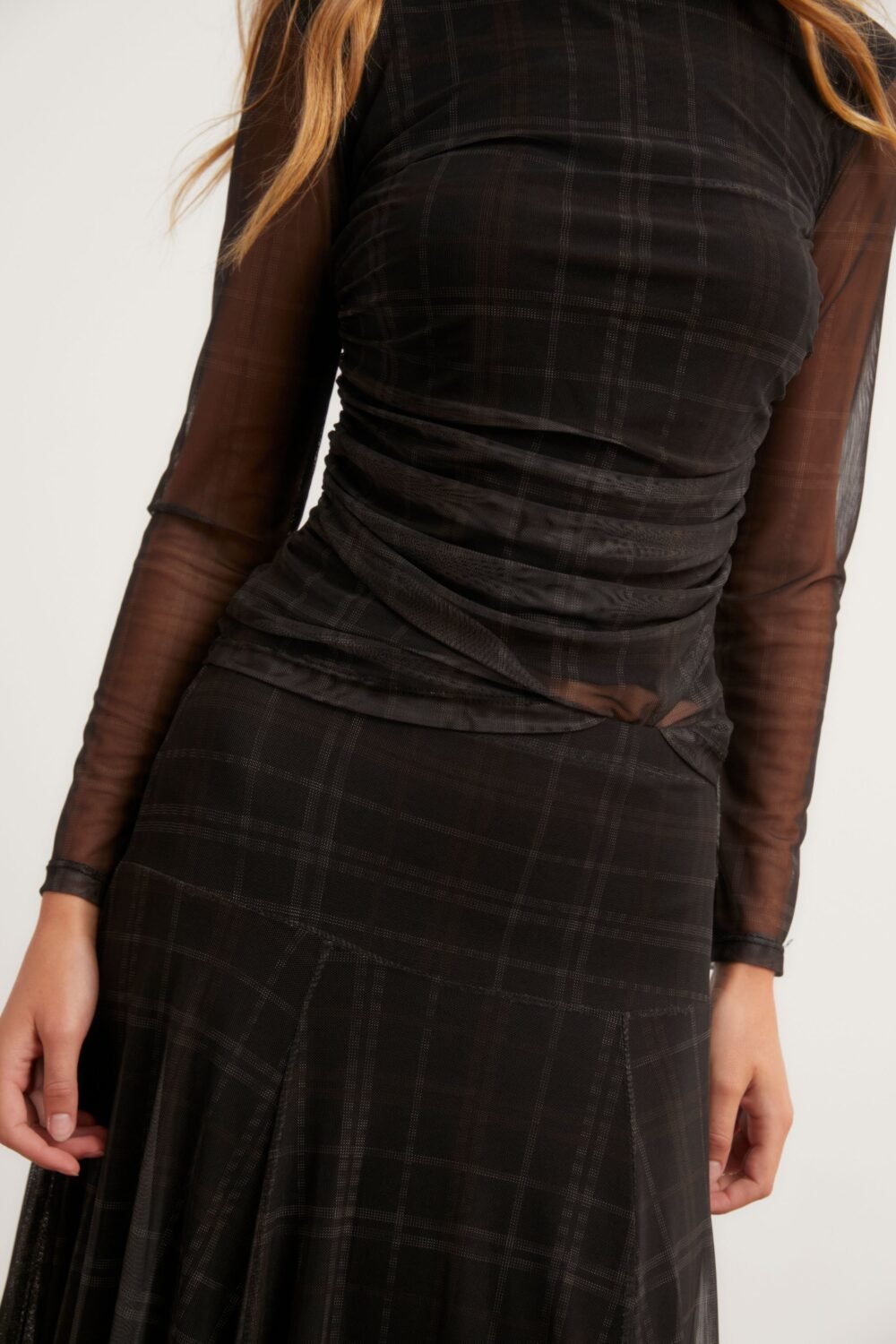 Falda midi tul cuadros gris