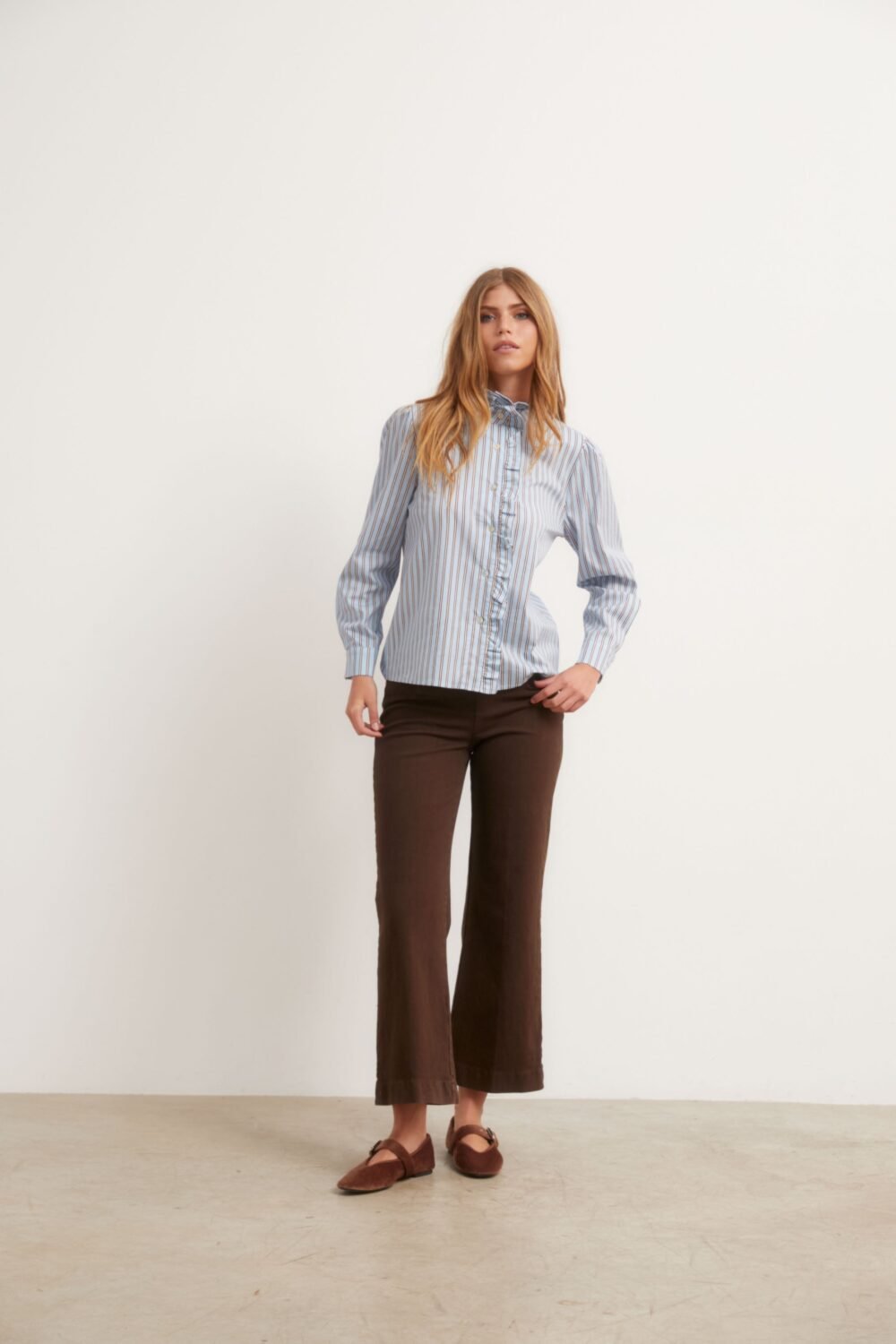 934390-Camisa-volante-cuello-celeste_2