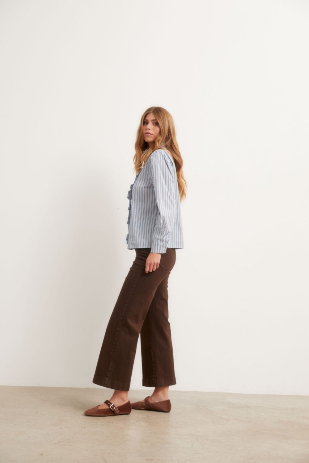 Camisa volante cuello celeste