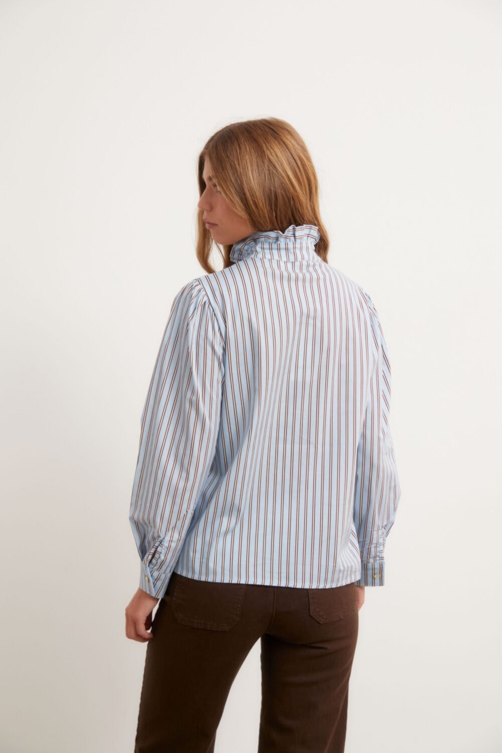 Camisa volante cuello celeste