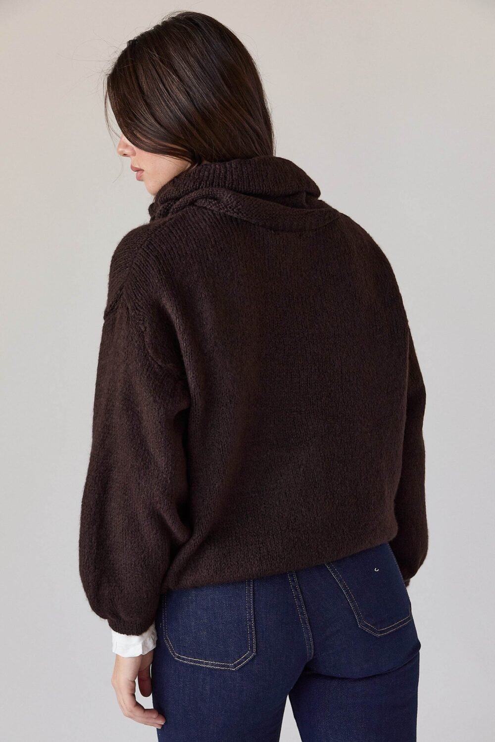 Jersey cuello vuelto canalé marrón