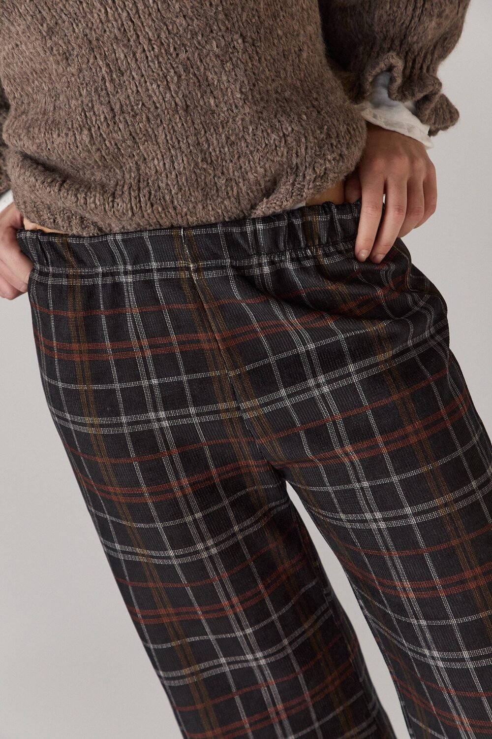 Pantalón cuadros gris