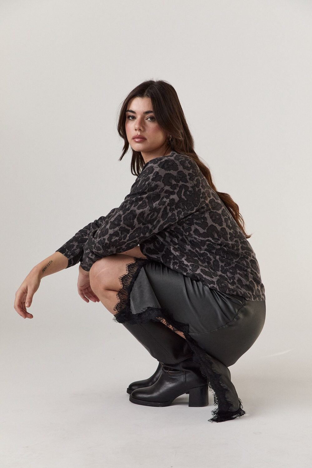 Falda raso pico gris