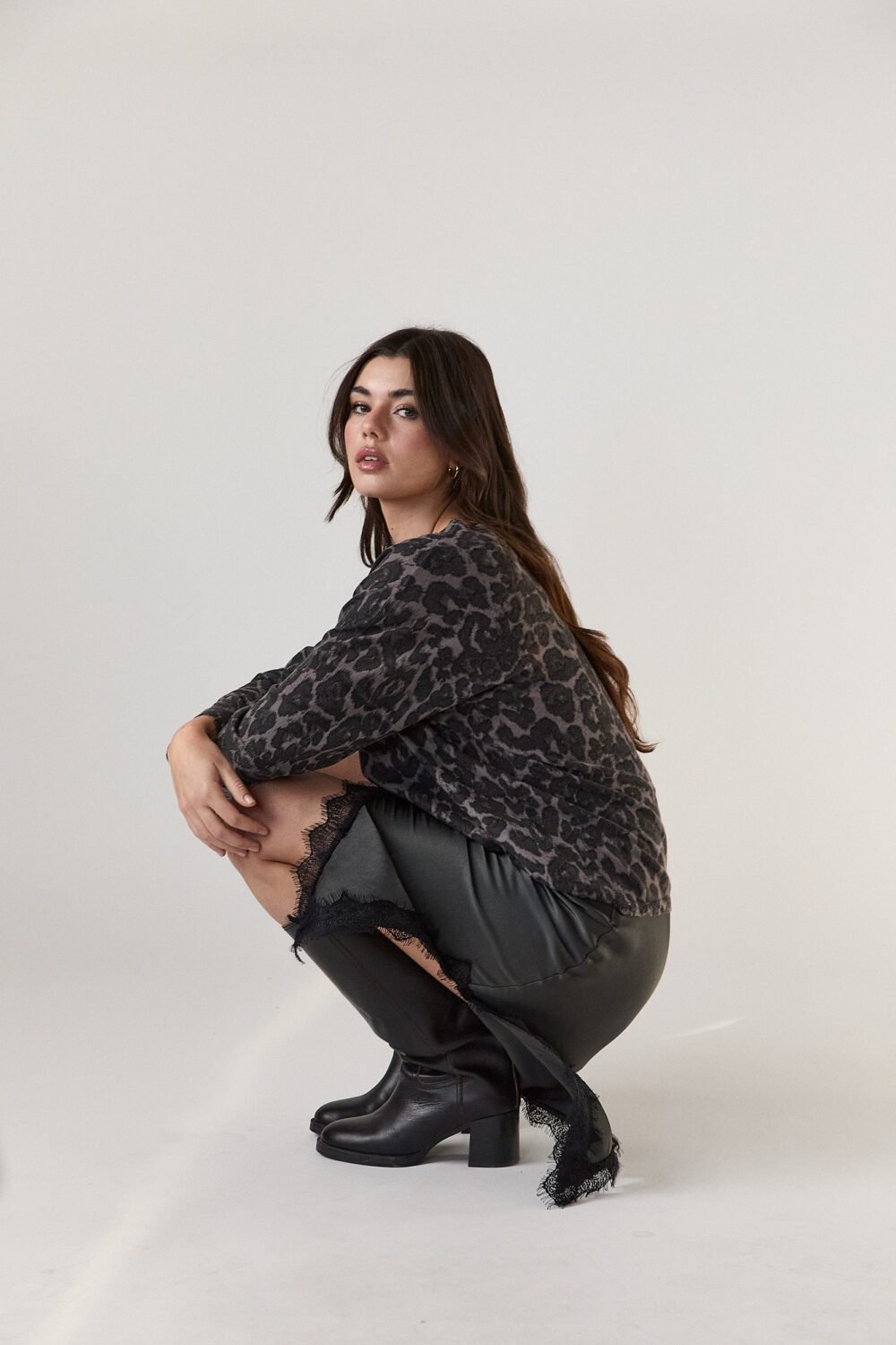 Falda raso pico gris