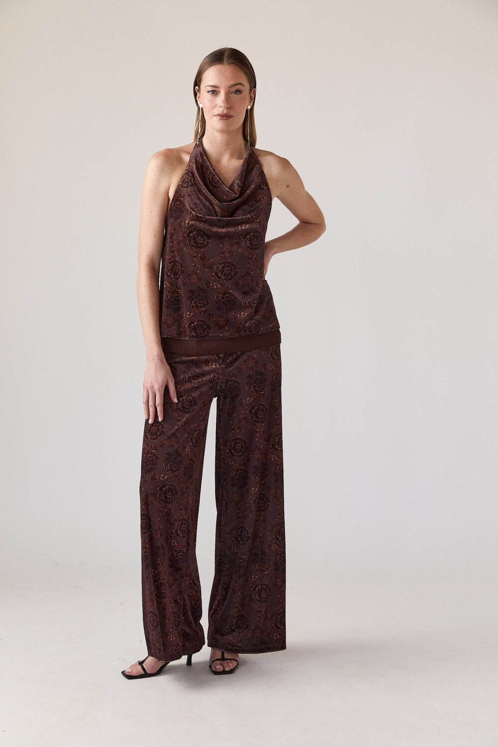 Pantalón terciopelo flores marrón