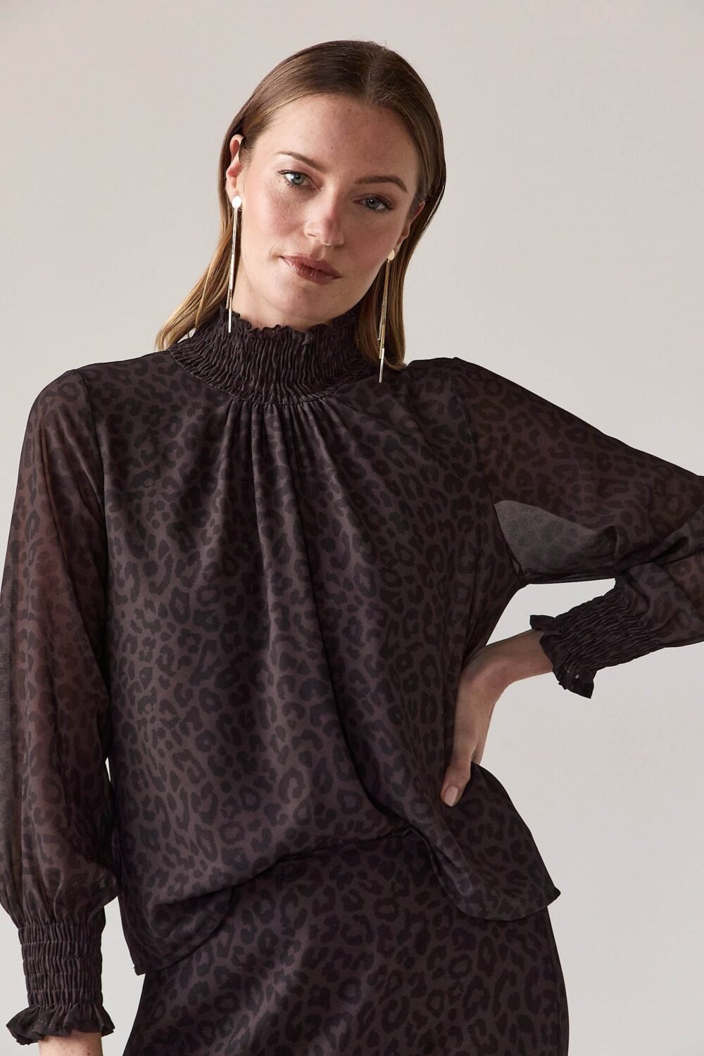 Blusa gomas gasa animal print marrón