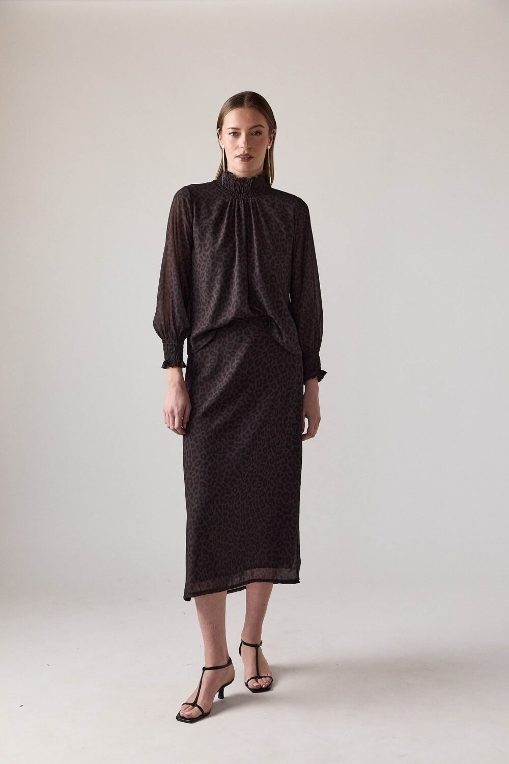 Blusa gomas gasa animal print marrón