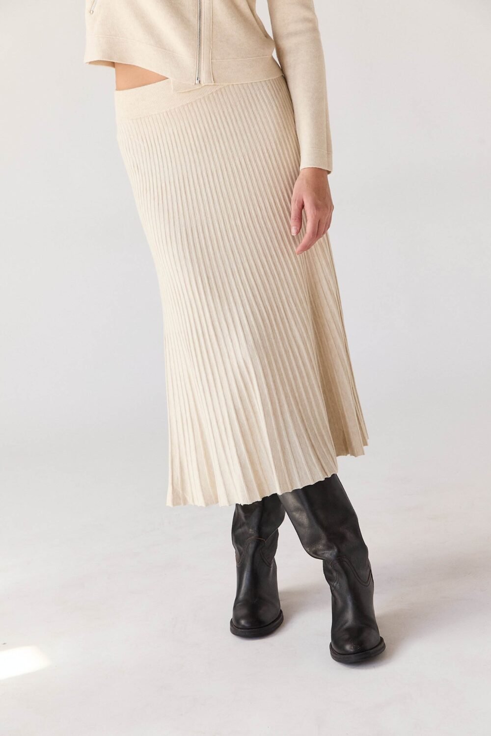 Falda midi punto beige