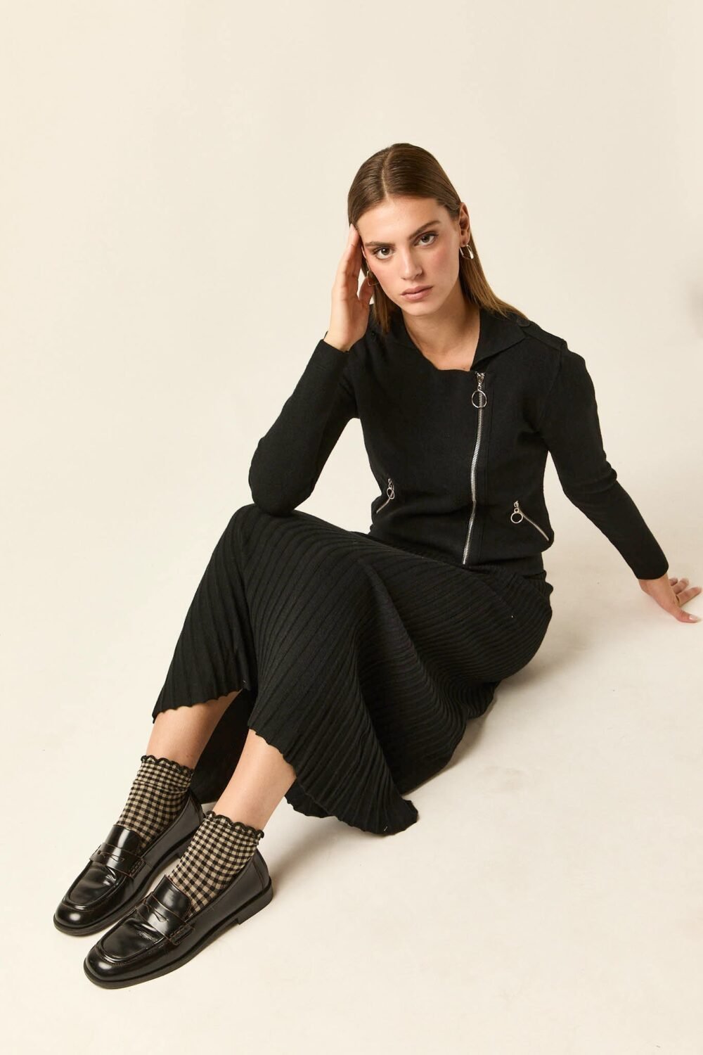 Falda midi punto negro