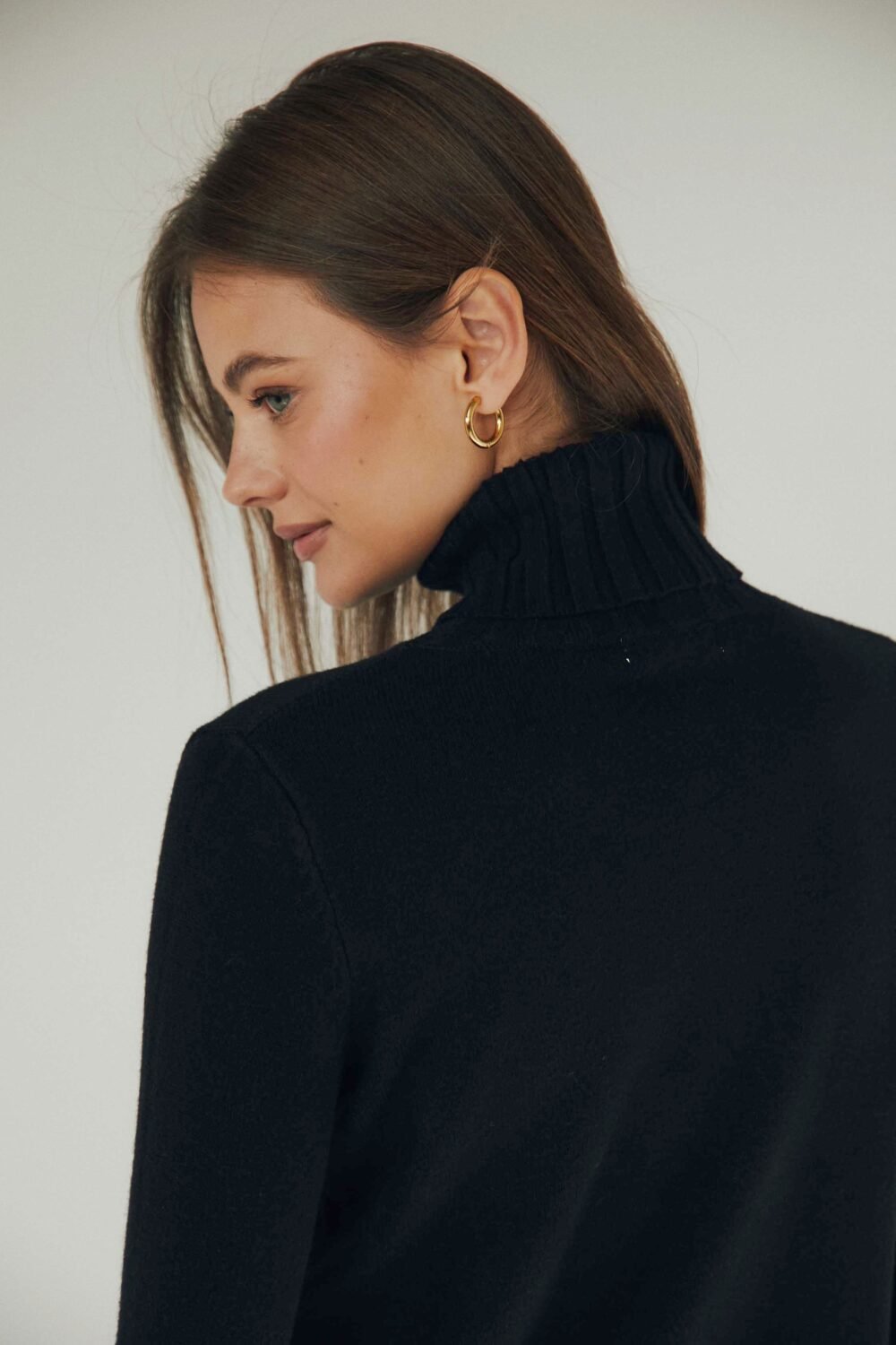 Jersey cuello vuelto canalé negro