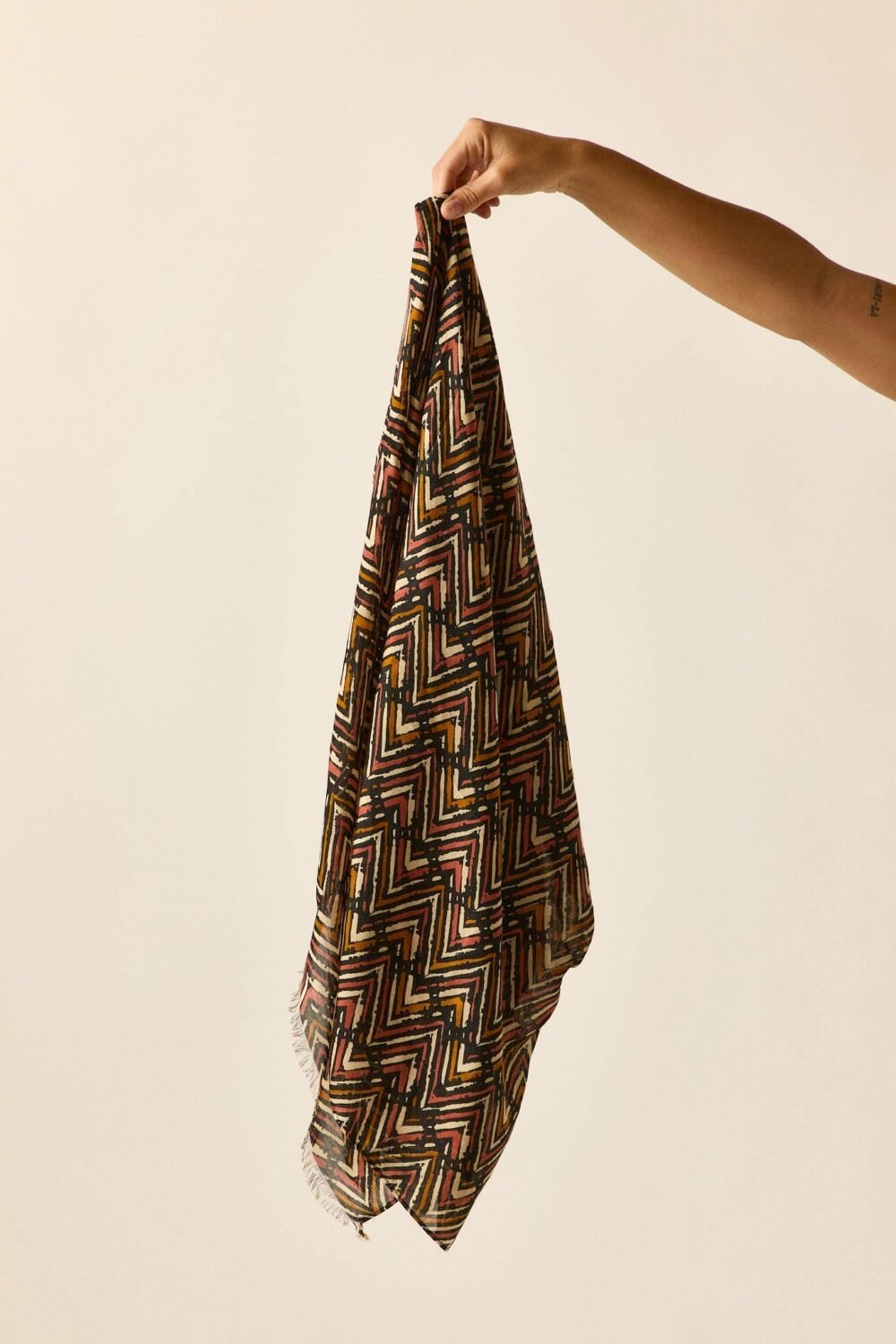 Foulard print zig zag tonos tierra