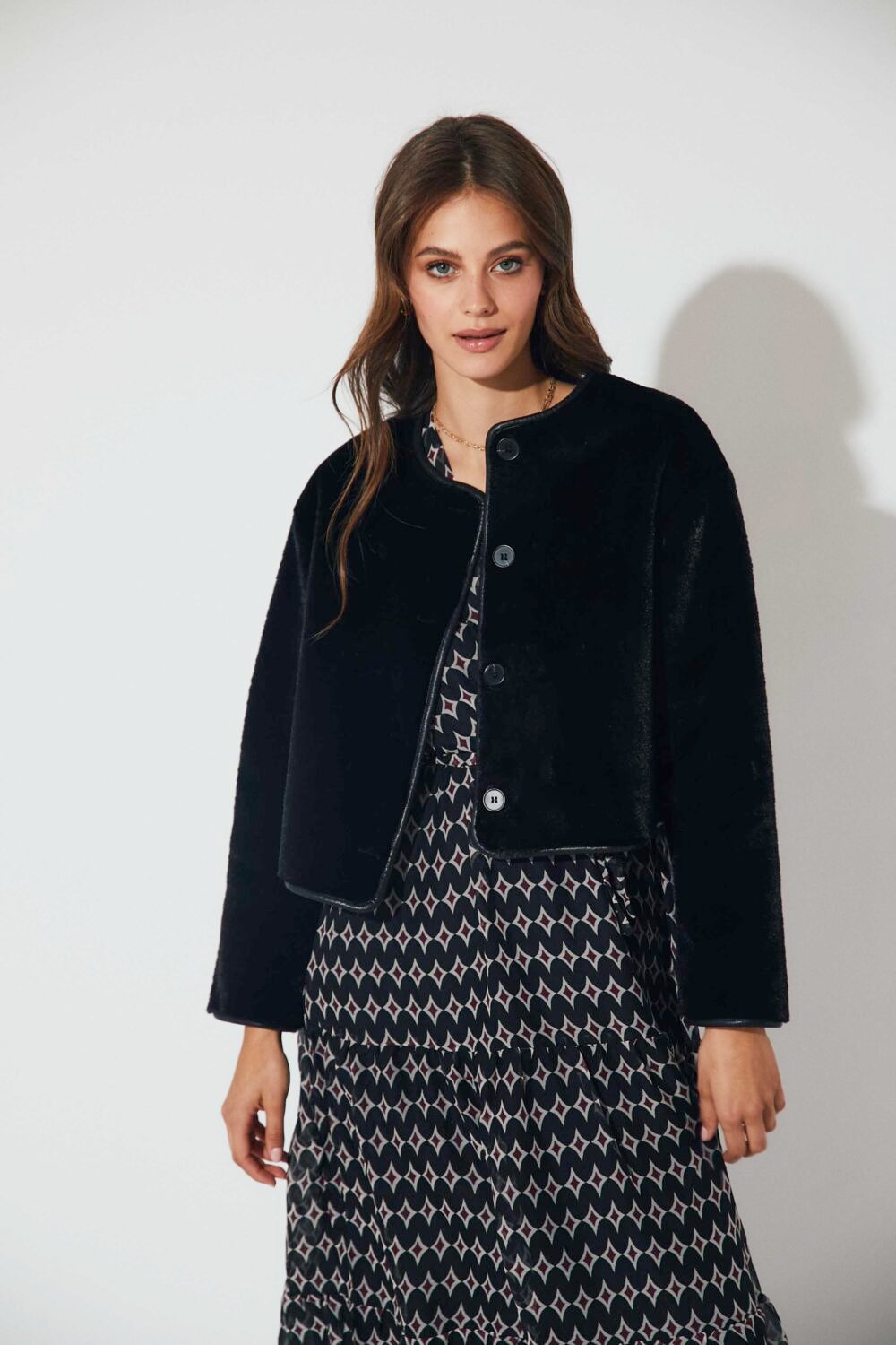 Shelter corto de pelo negro