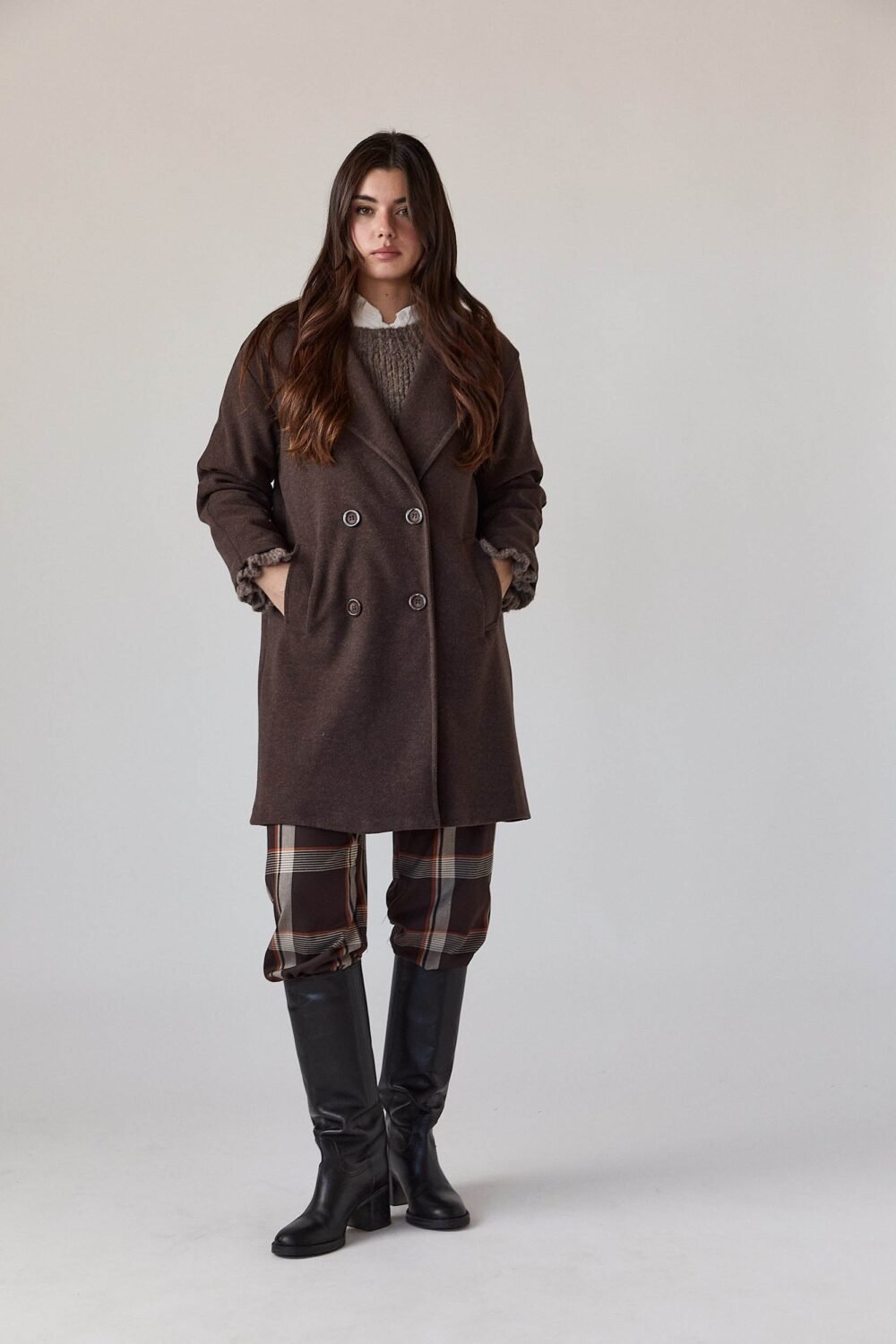 Abrigo-pano-marron-934516-1_7baf3c73-2162-46ef-aaf7-06e781bc643b