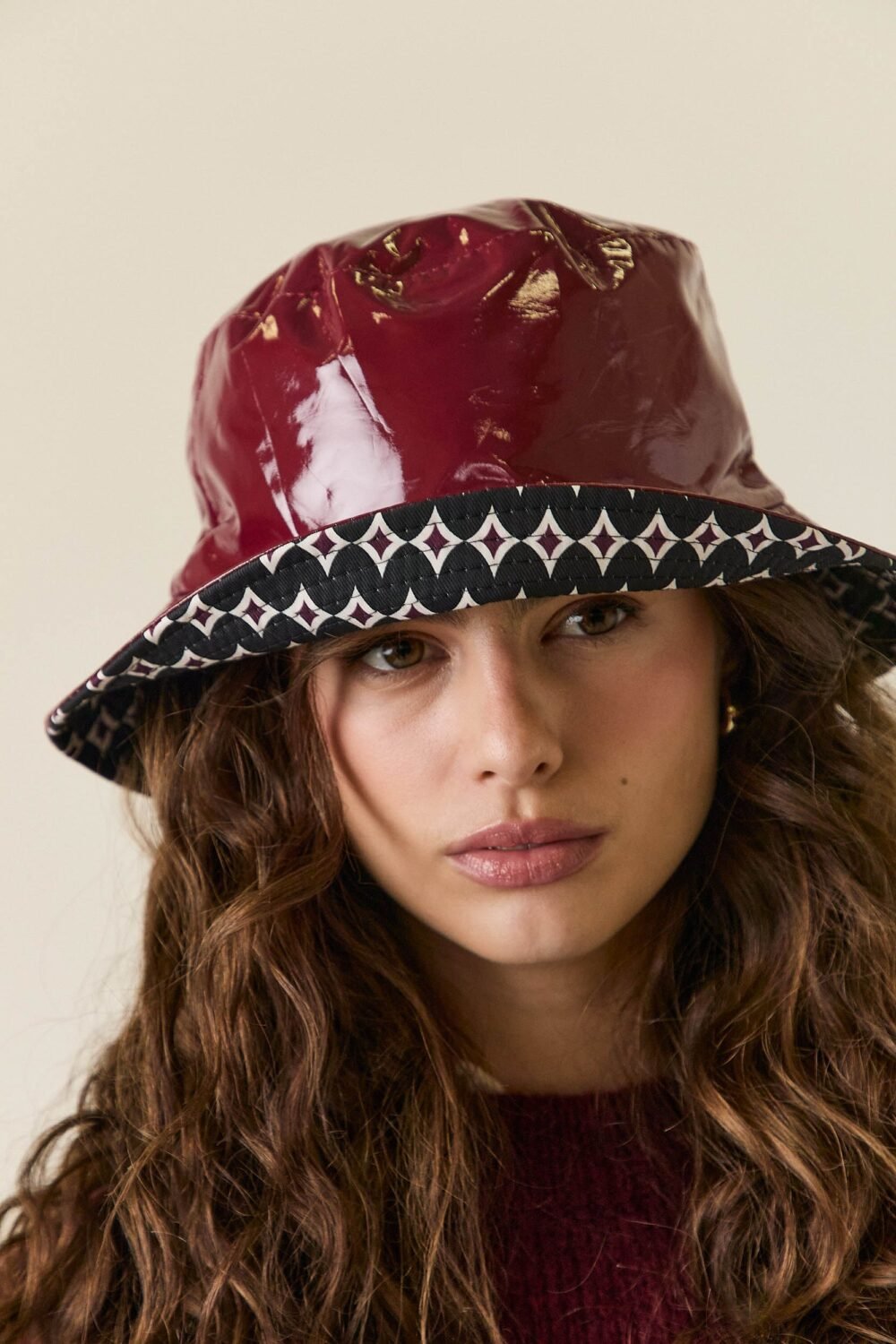 Gorro bucket reversible granate