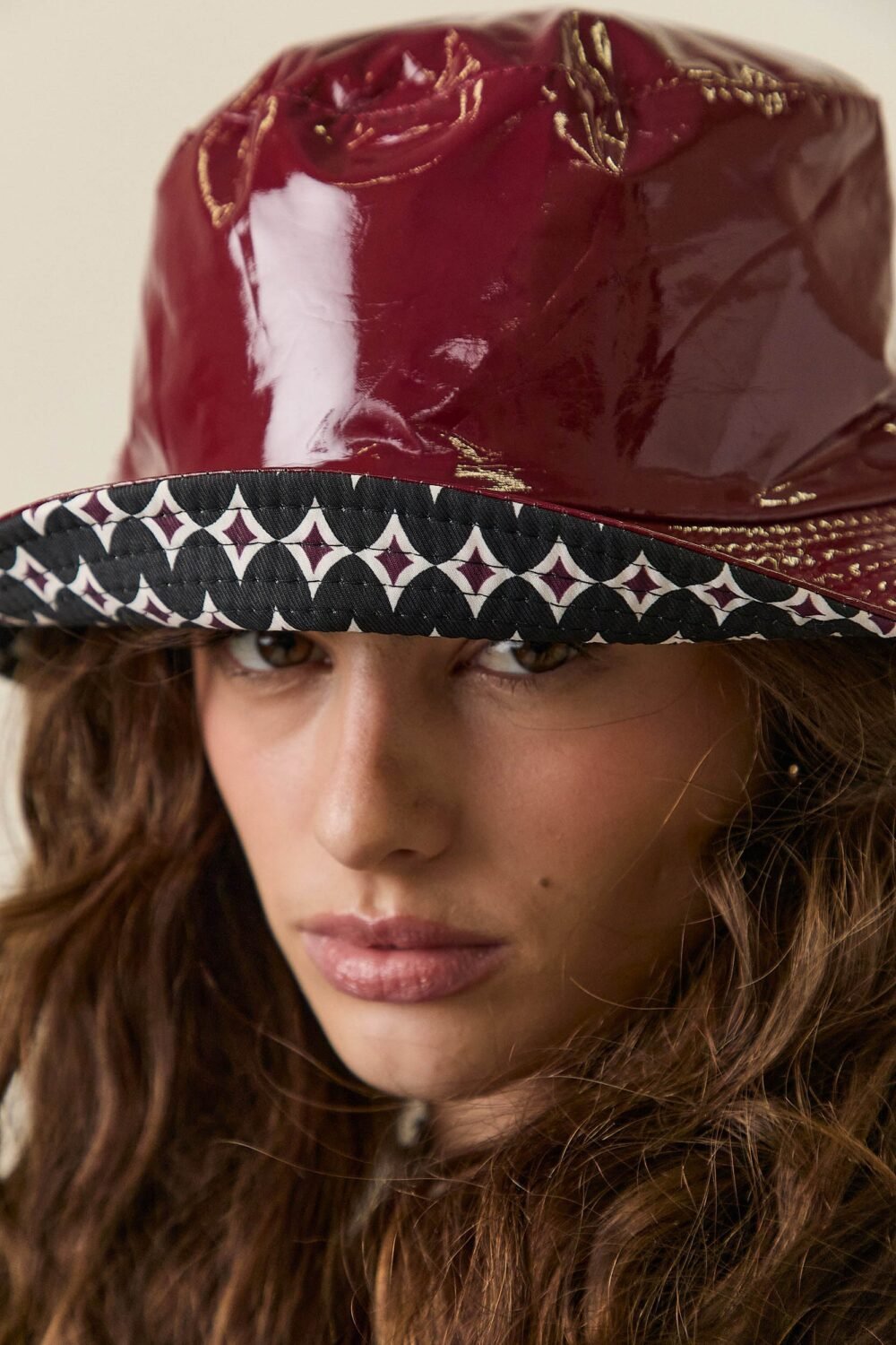 Gorro bucket reversible granate