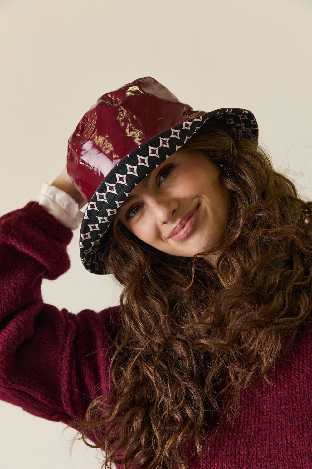 Gorro bucket reversible granate