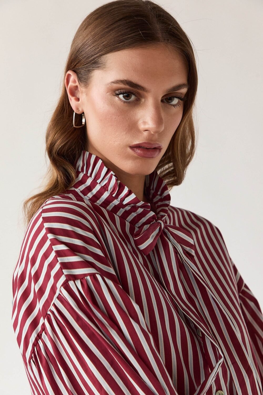 Blusa lazo rayas manga abullonada vino