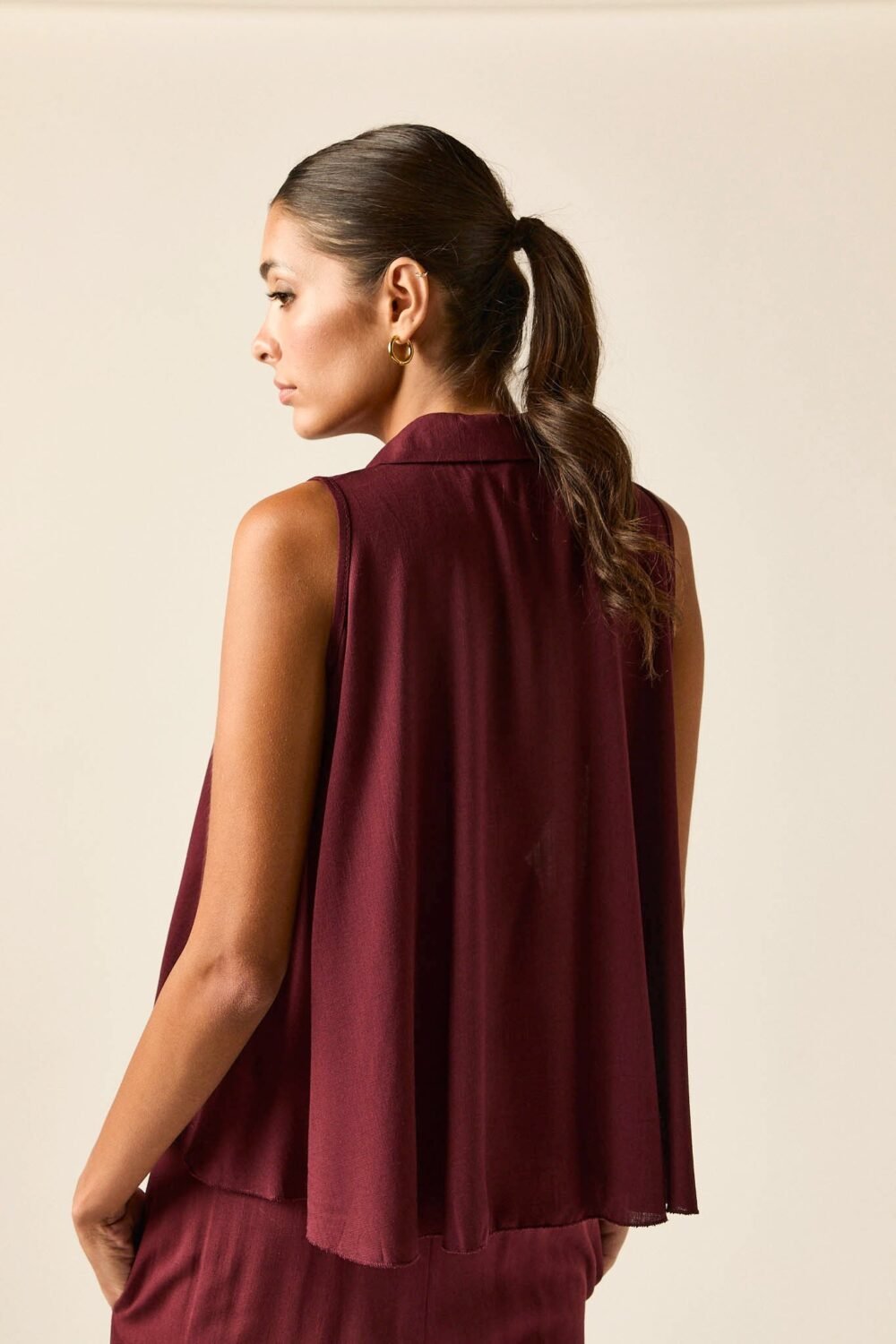 Blusa sin mangas burdeos