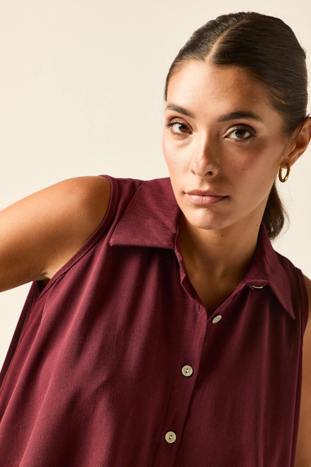 Blusa sin mangas burdeos