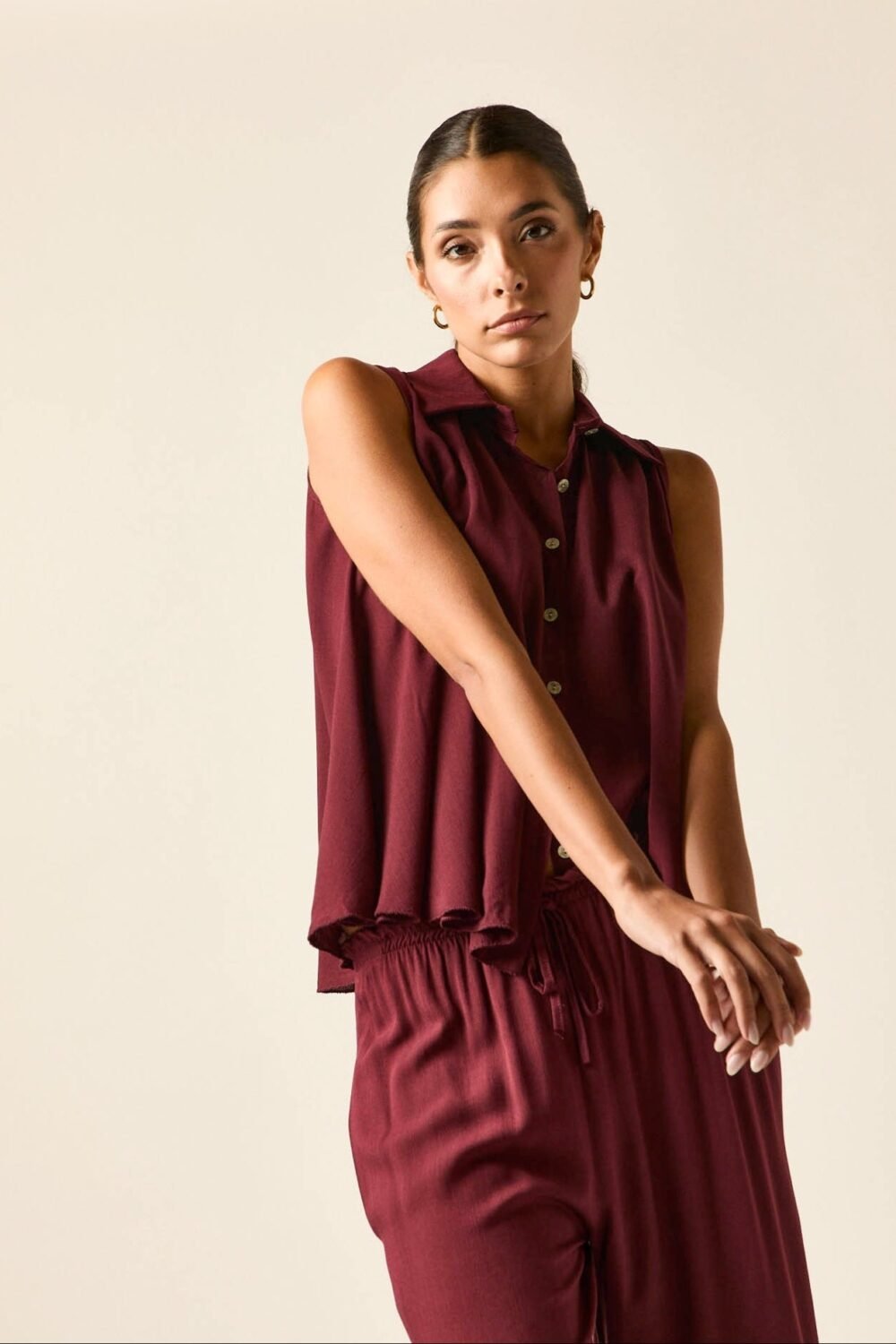 Blusa sin mangas burdeos