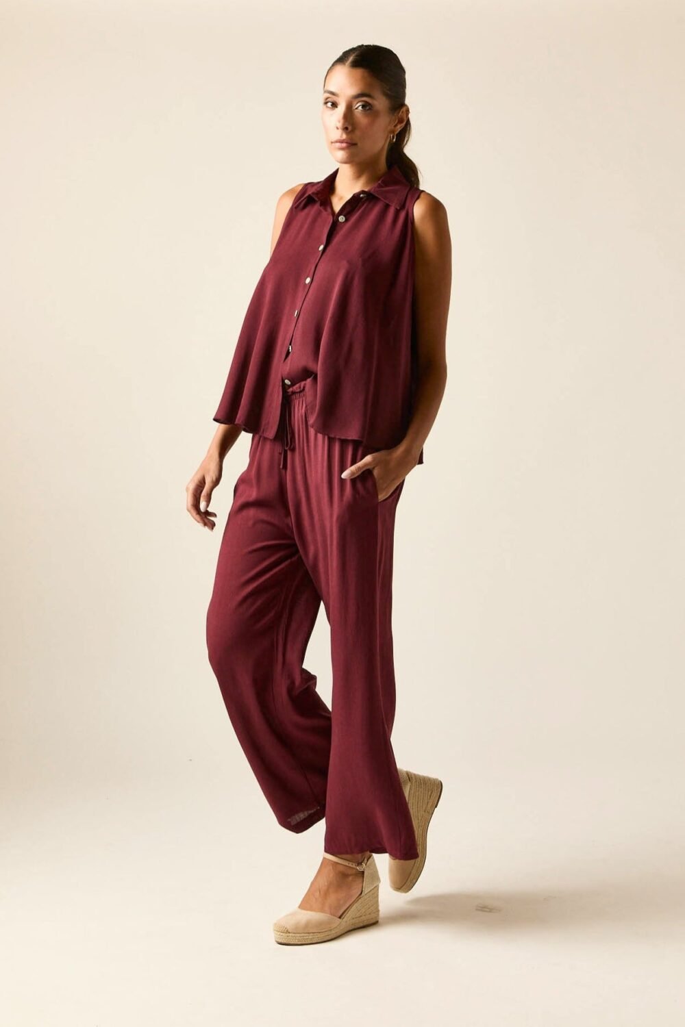 Blusa sin mangas burdeos