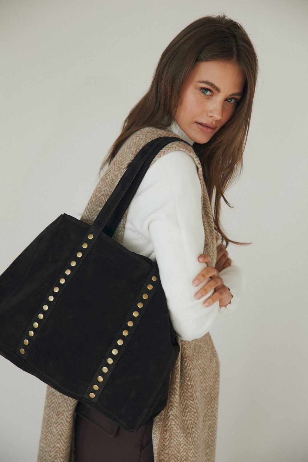 Bag ante tachas marrón